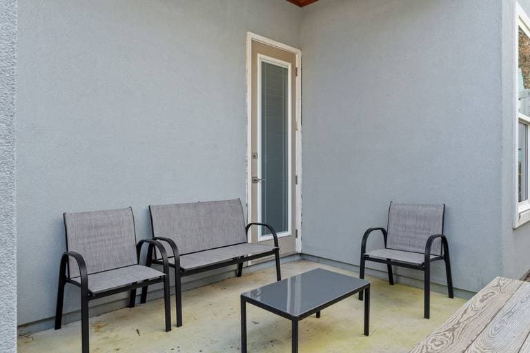 Aquaholic House - Image 40