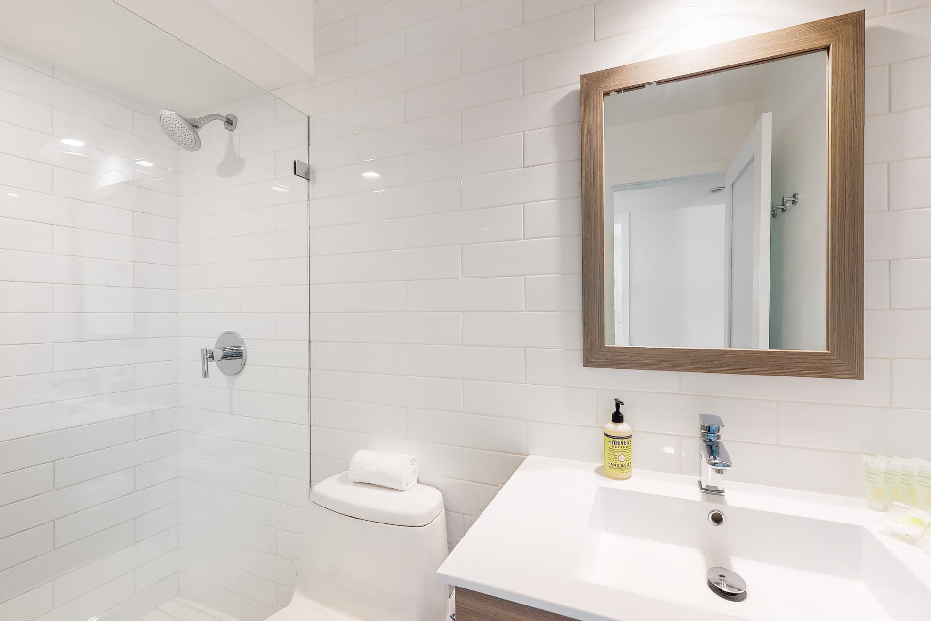 Freestone Modern Home - Image 15