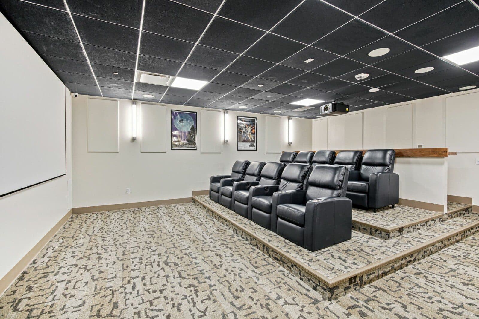 Lavish Condo - Image 39