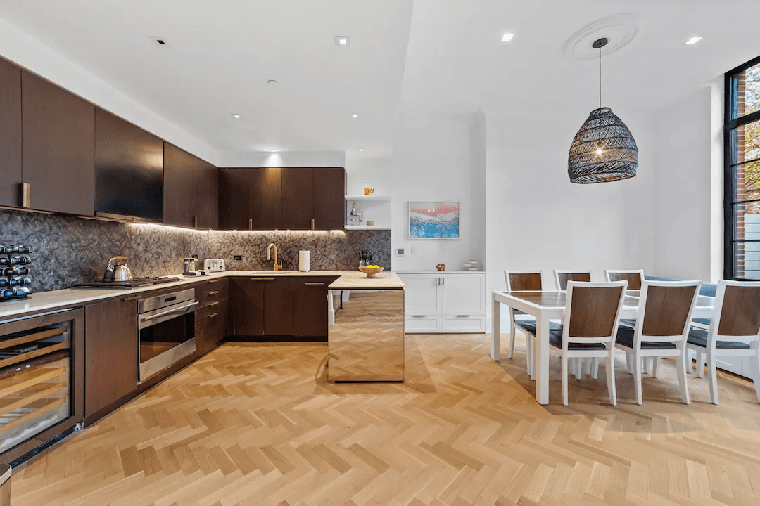 Clinton Home - Image 5