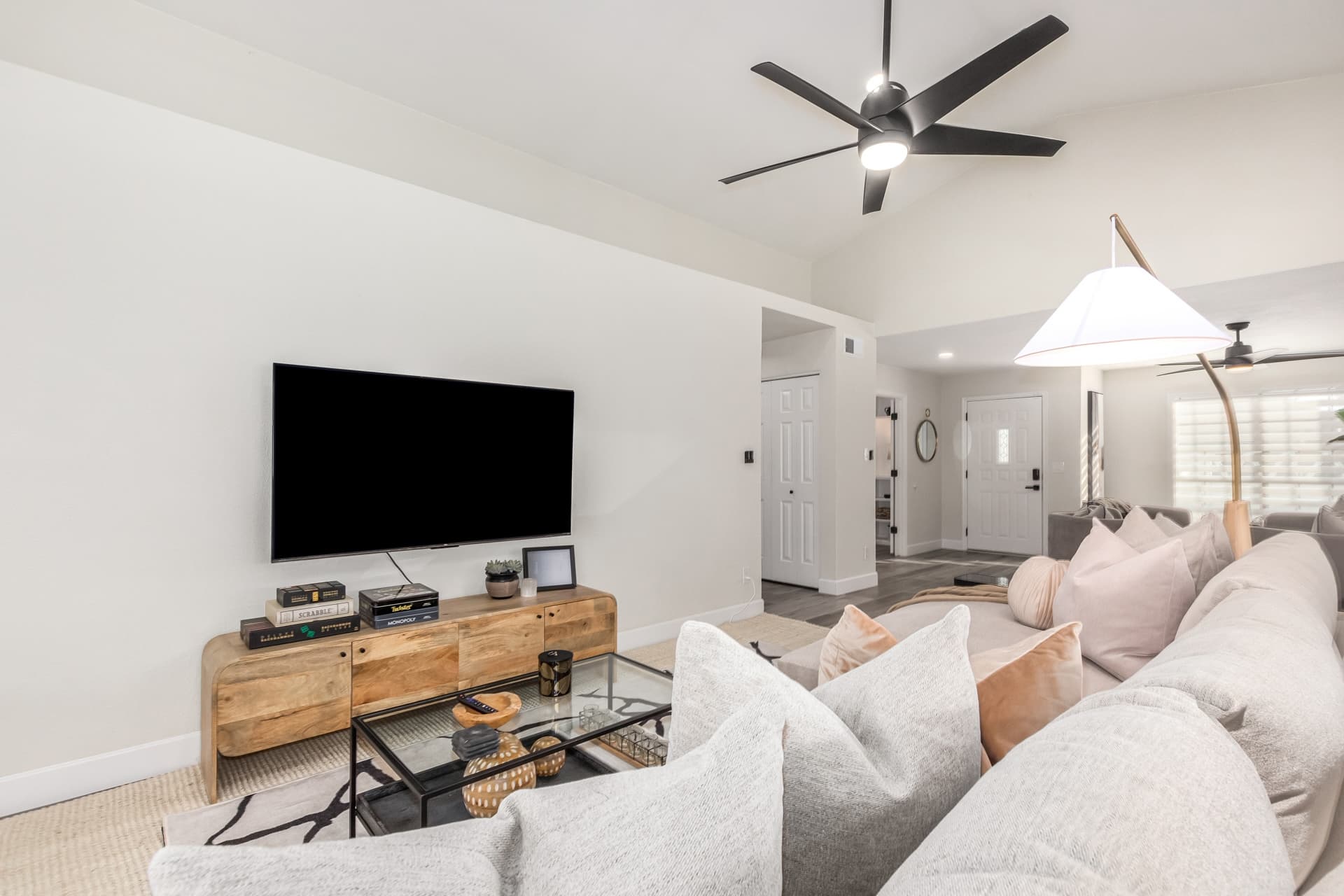 Modern Retreat - Image 10