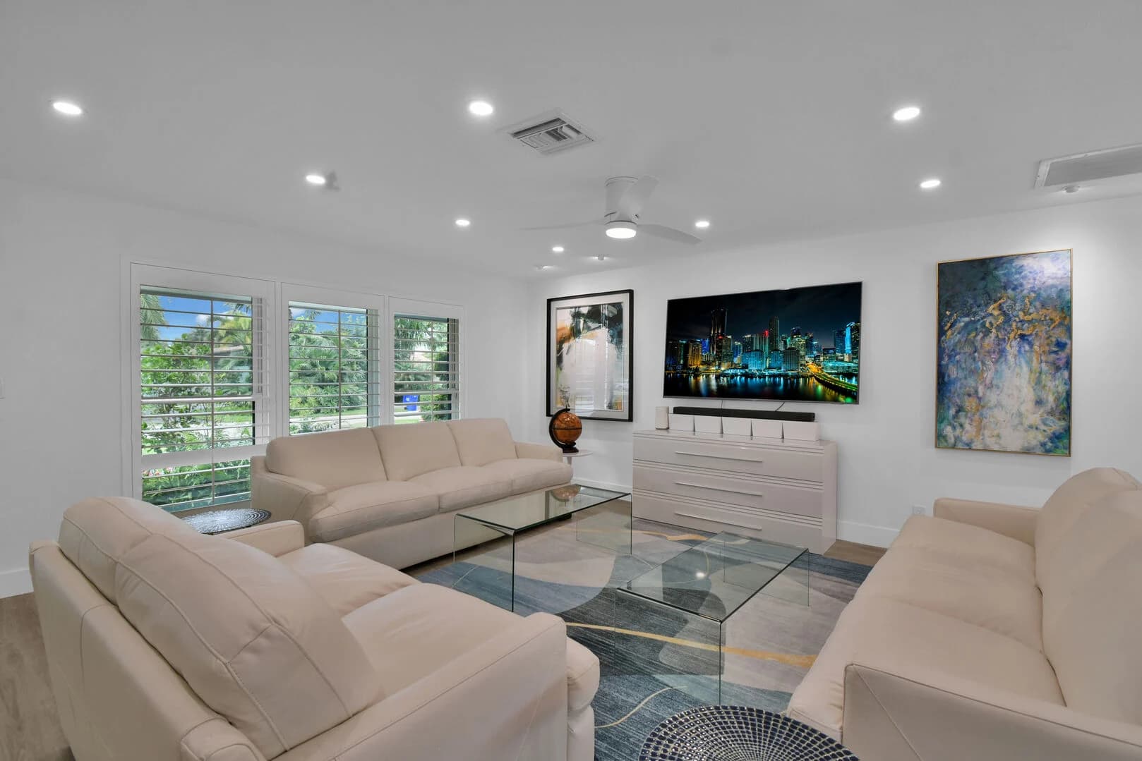 Palms and Playhouse - Image 4