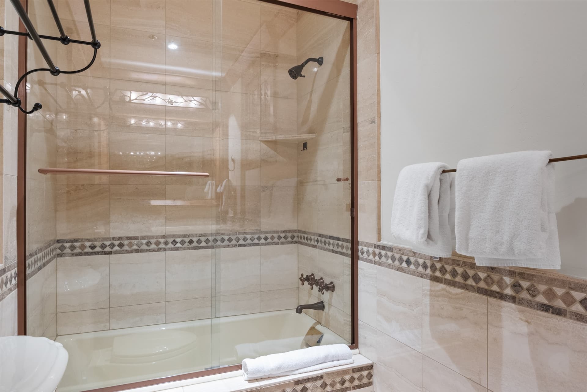 Timber Lodge at the Oaks - Image 26