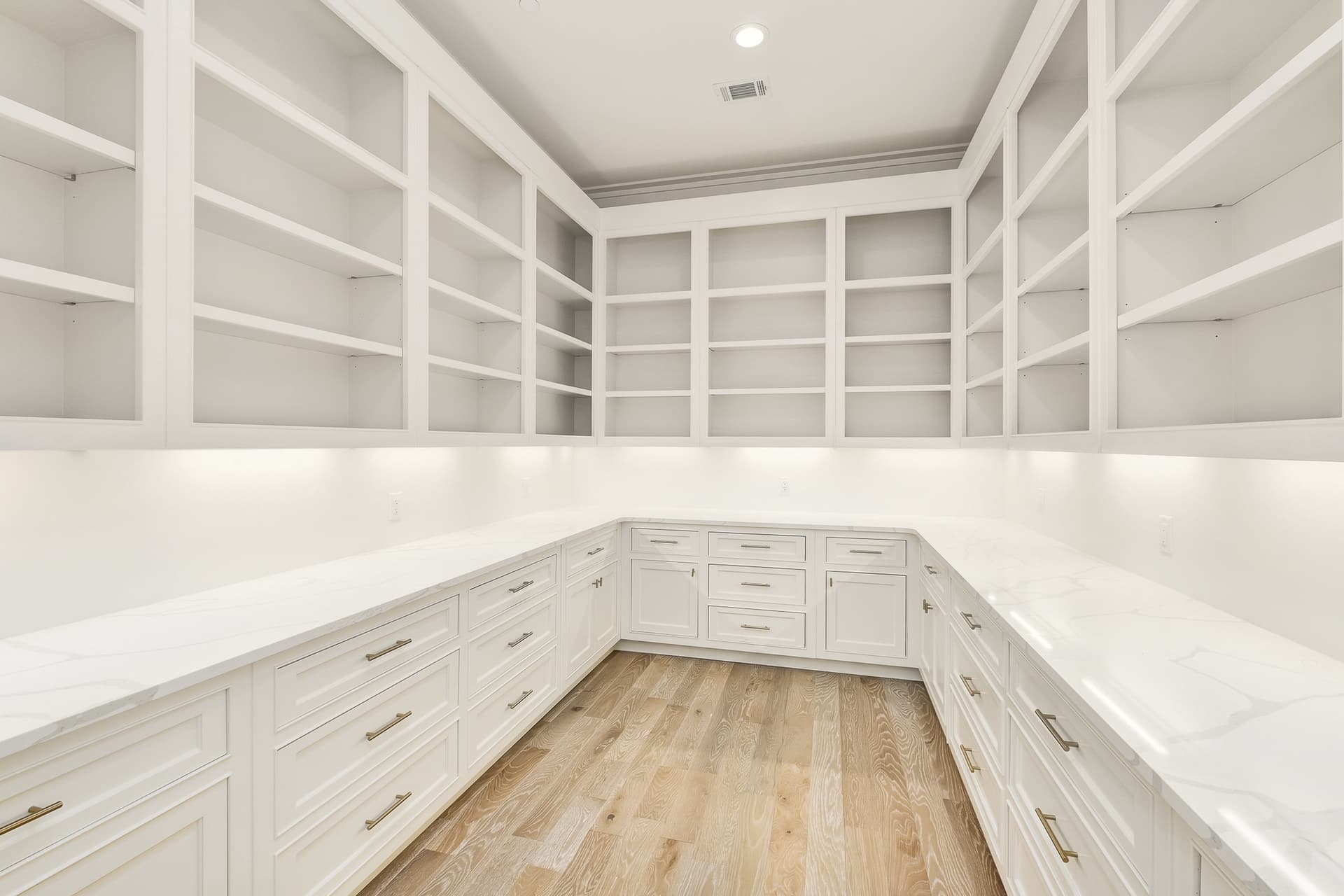 Emerald Le Luxe - Image 12