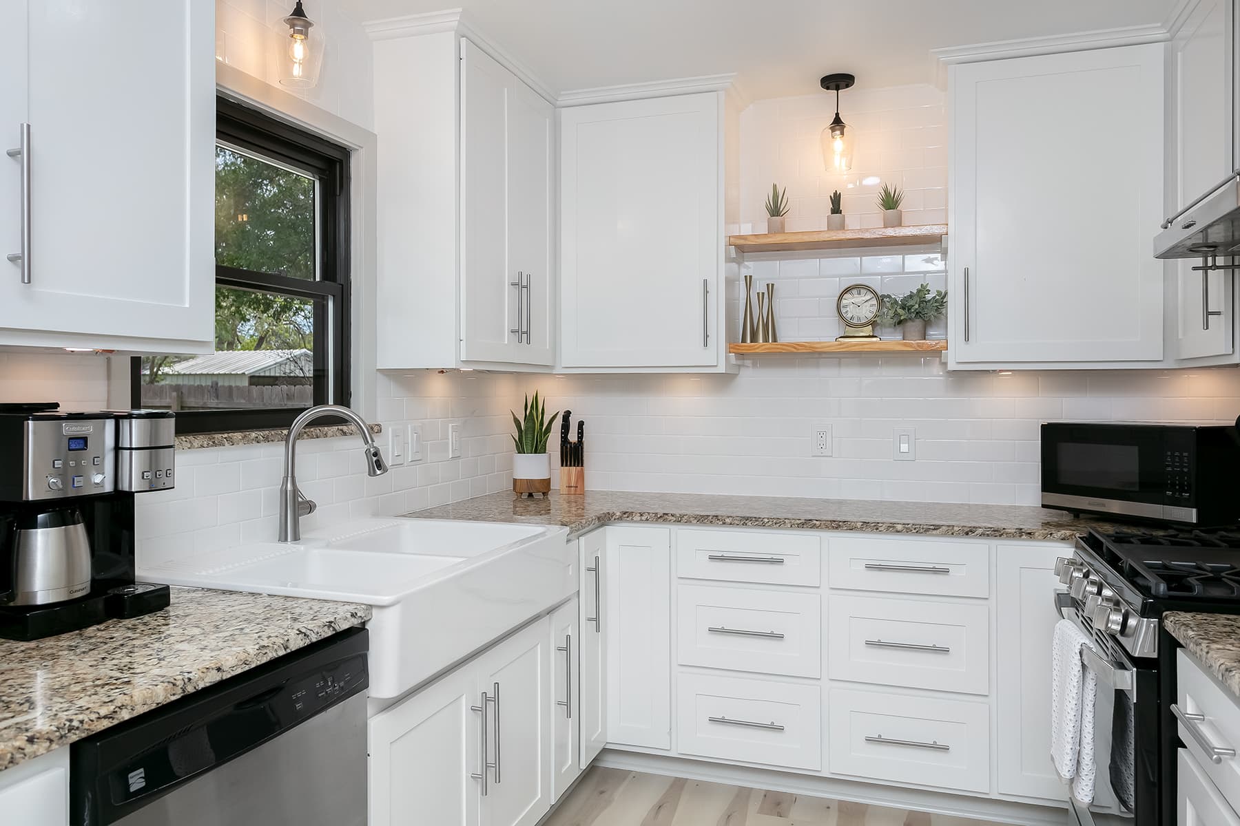 Vine and Vibes - Image 2