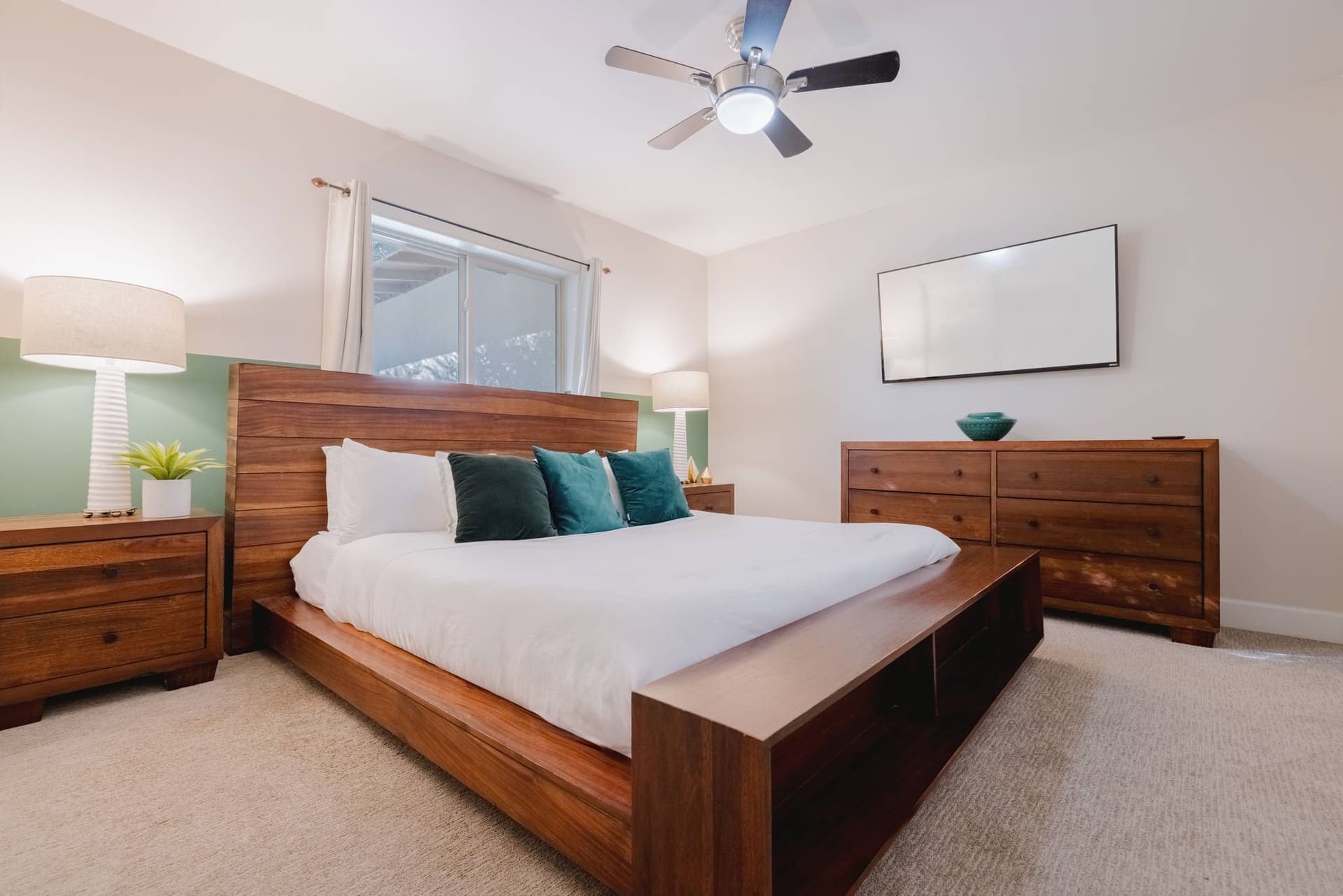 Luxe Resort Retreat - Image 32