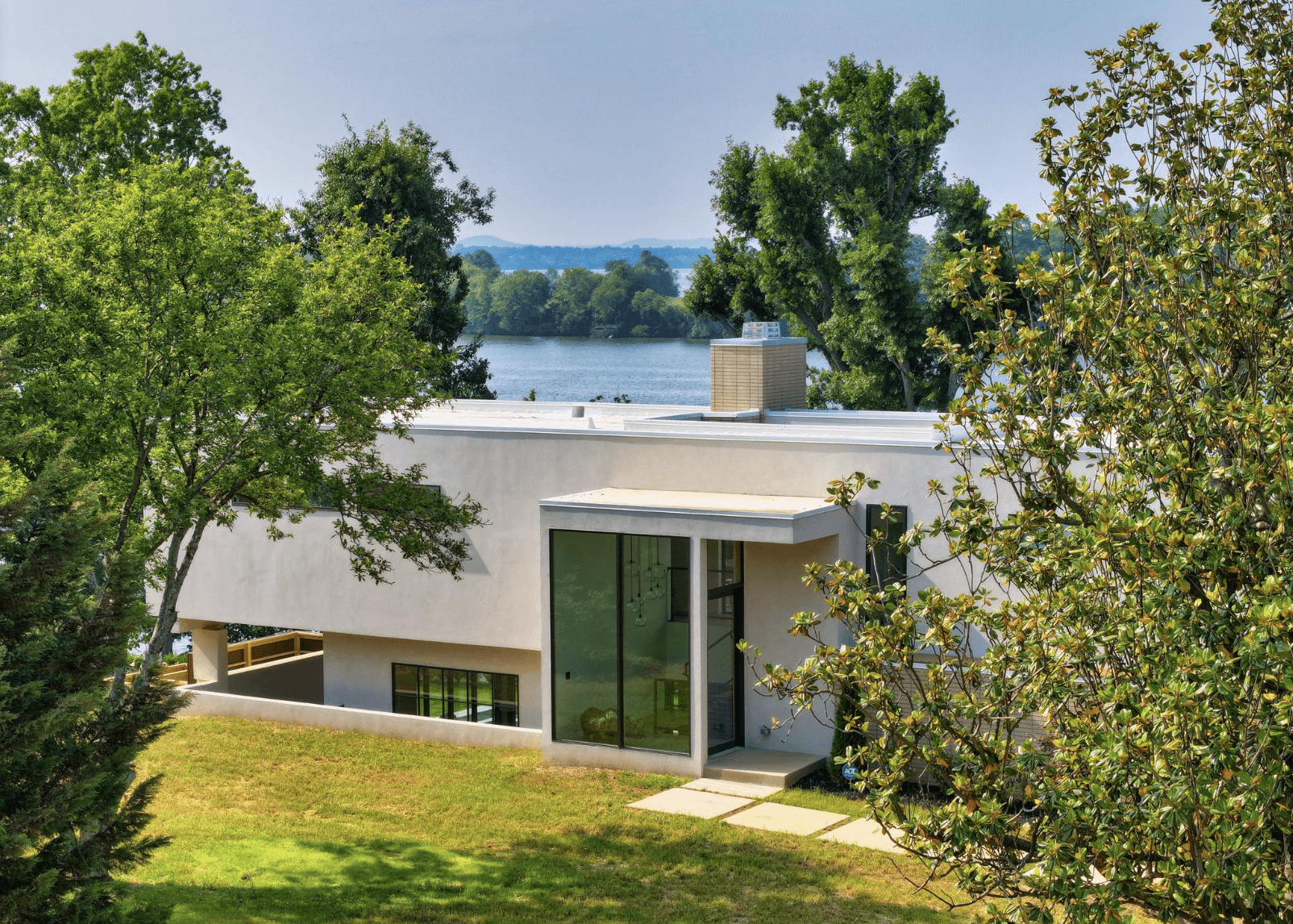 Nashville Lakeside Modern - Image 15