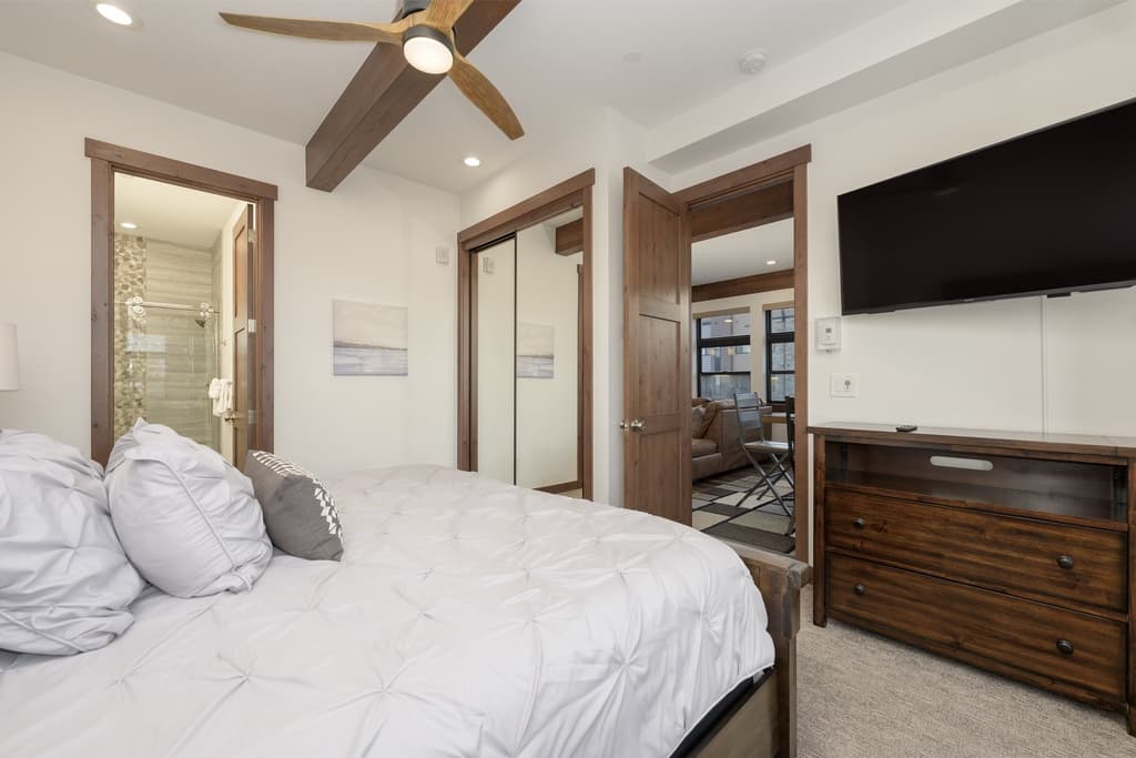 Continental Vista Condo - Image 11