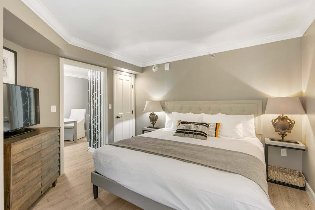 Everline Condo #400 - Image 4