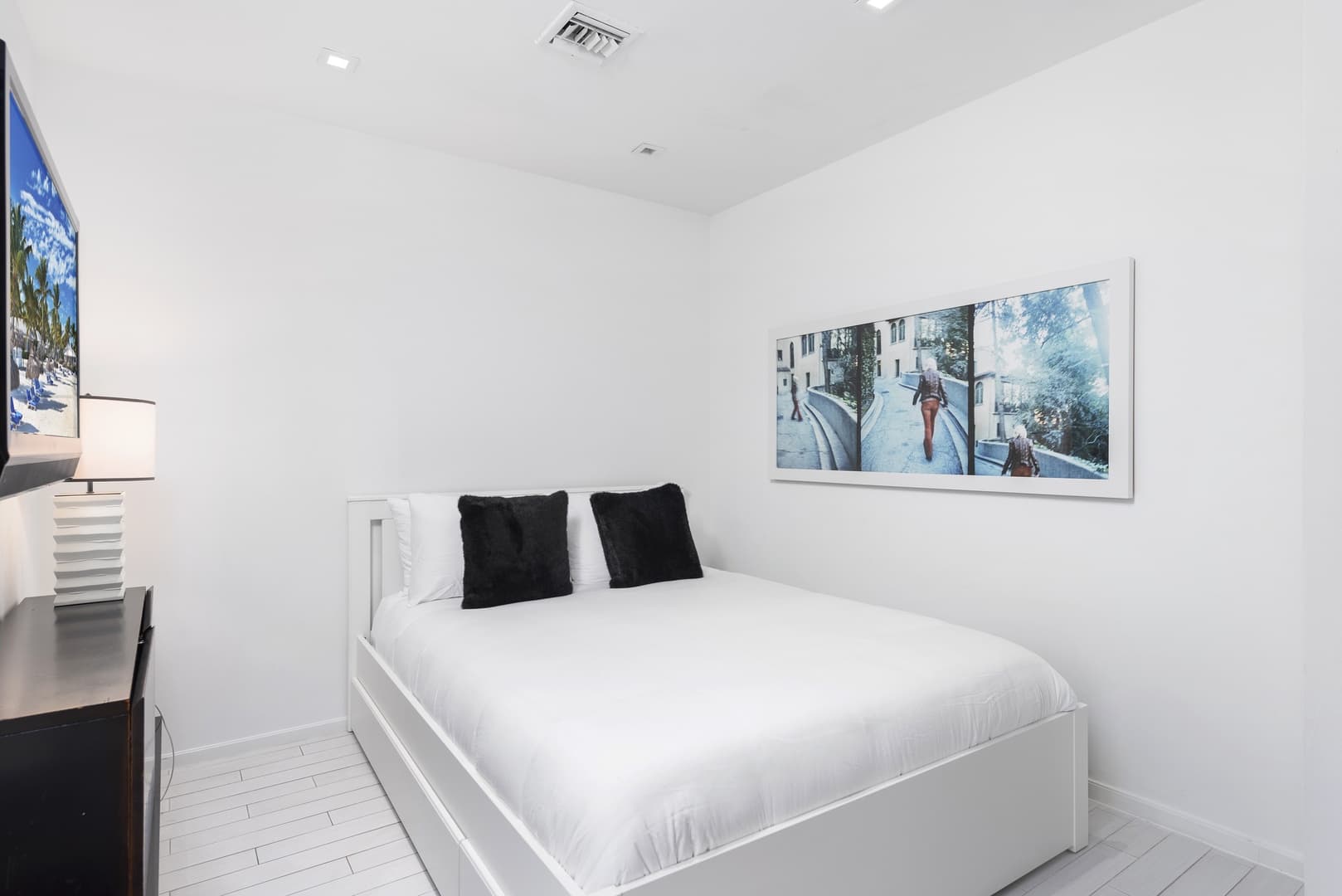 W South Beach Residence #828 - Image 13