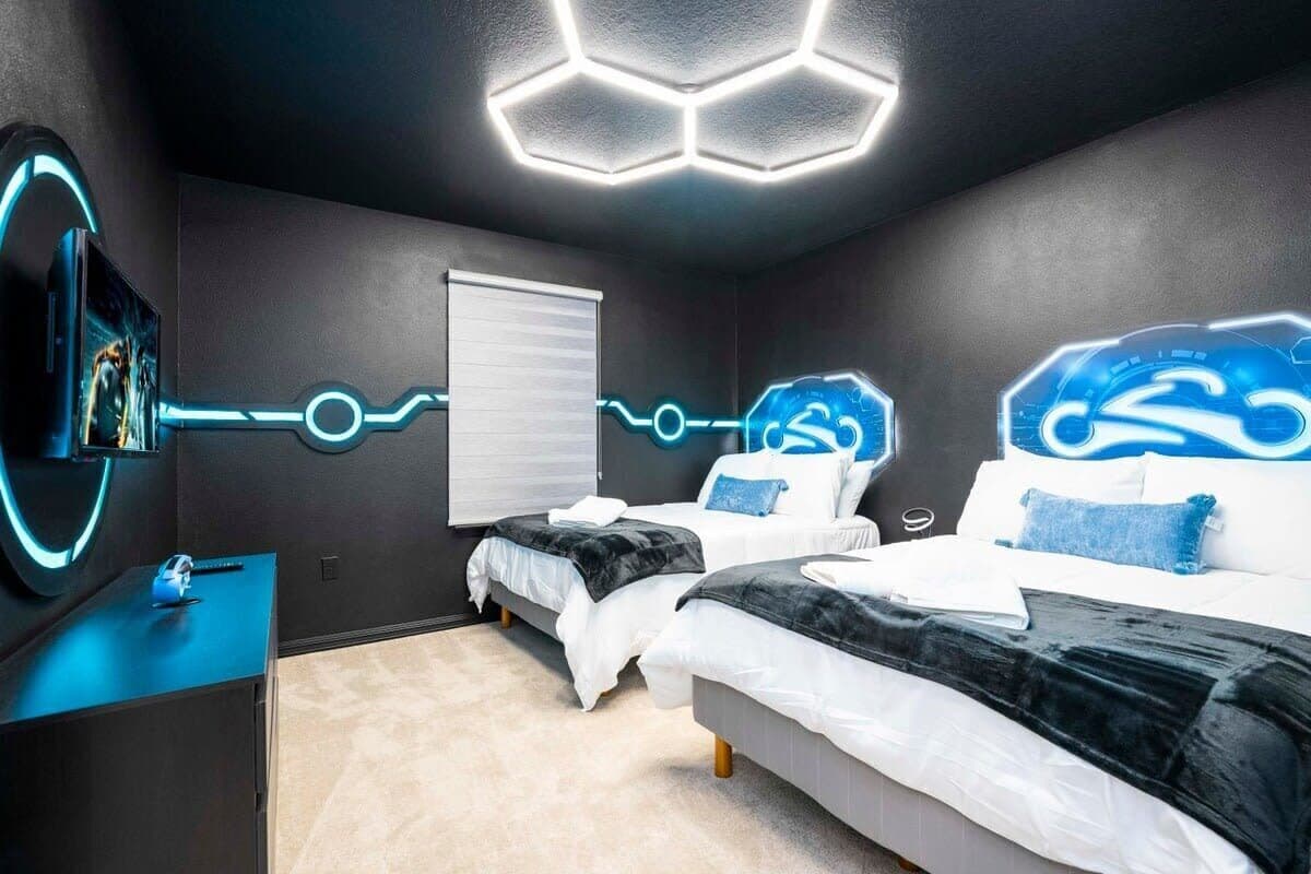 Windsor Island #4458 - Image 17