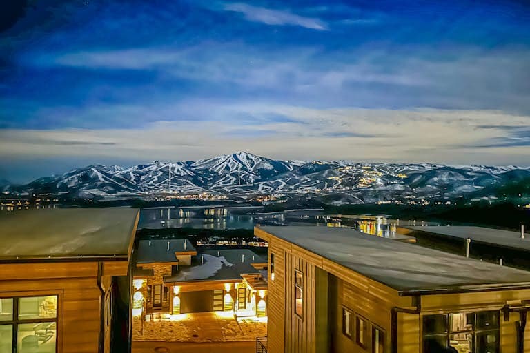 Luxury Hideout Overlook - Image 26