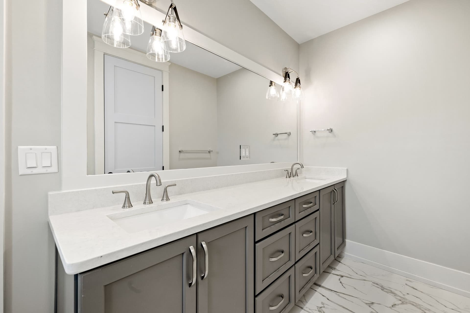 Emerald View - Image 40