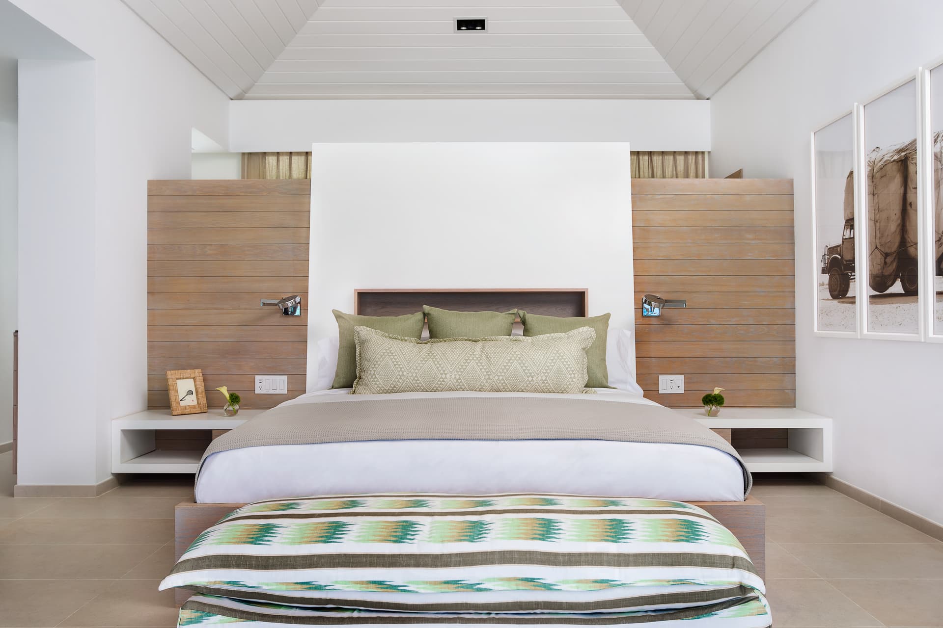 North Shore Four Bedroom Beachfront - Image 7