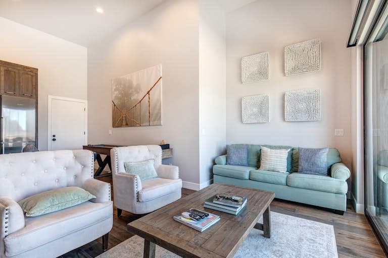 Hideout Hideaway - Image 5