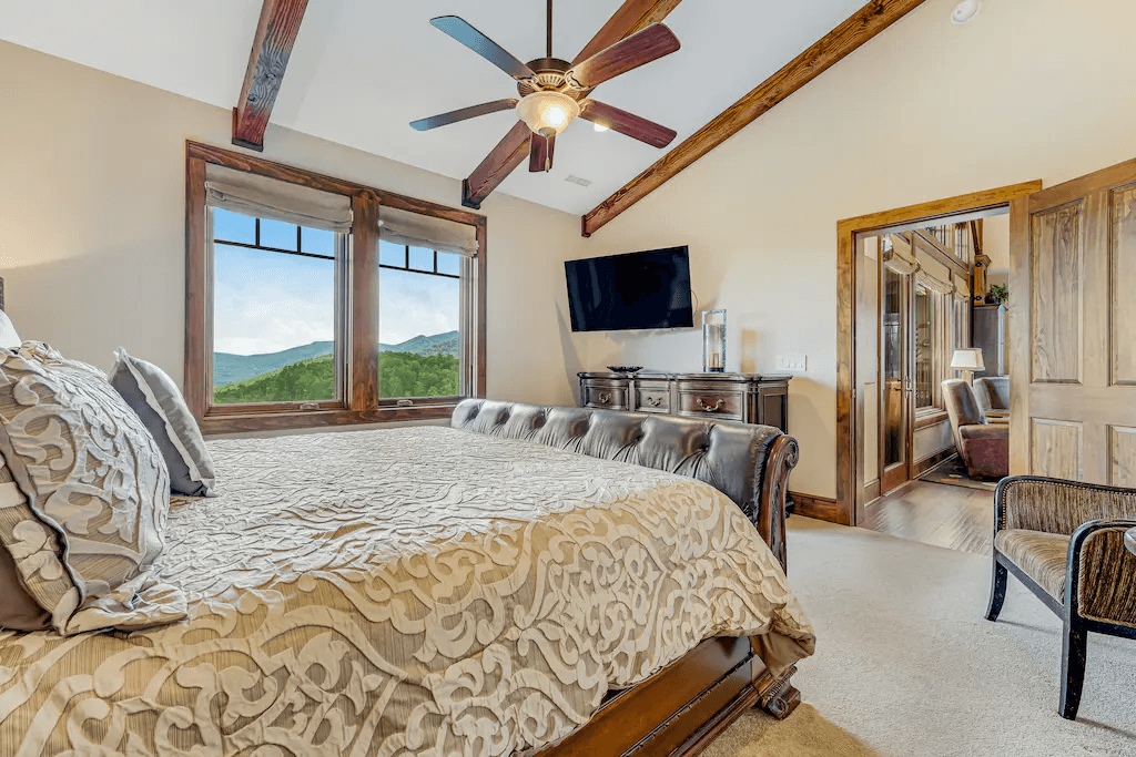 Red Tail Home - Image 10