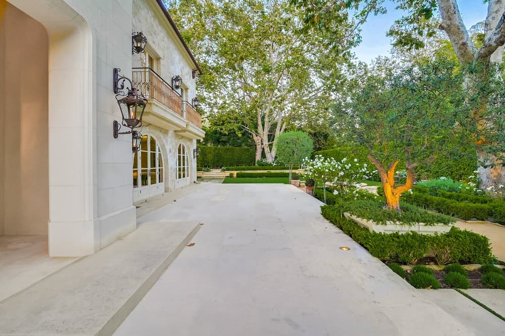 Chateau Serra Malibu - Image 73