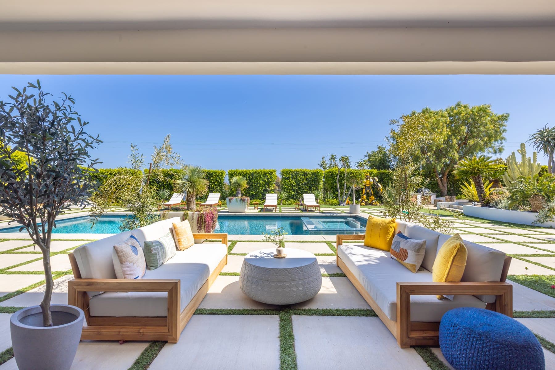 Malibu Sunset Oasis - Image 8