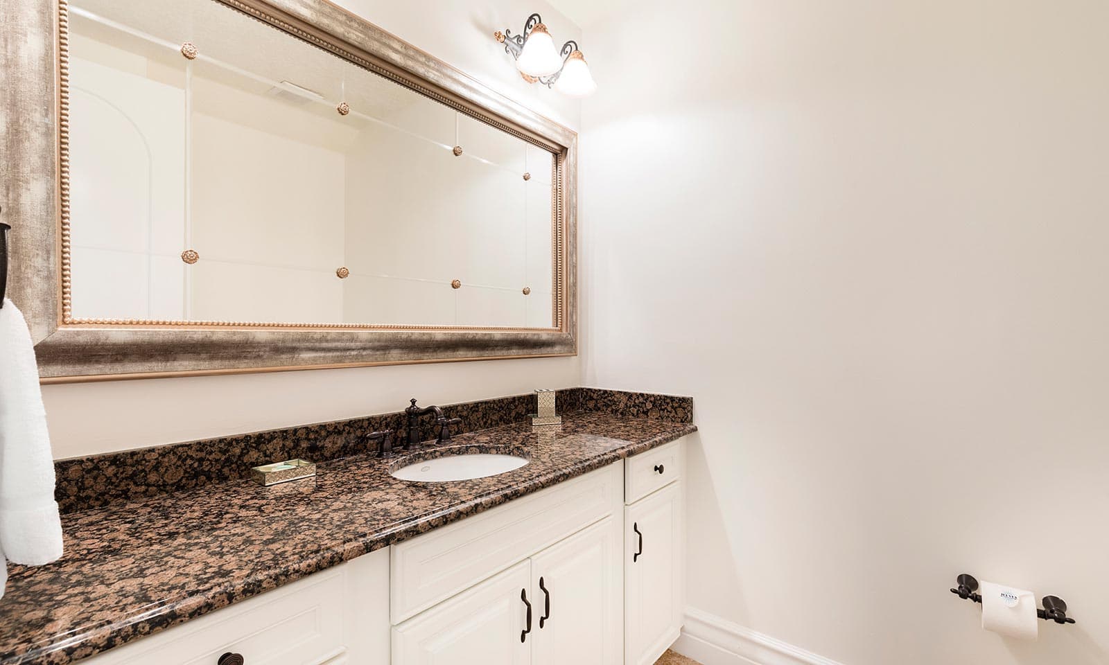 The Upscale Oasis - Image 30