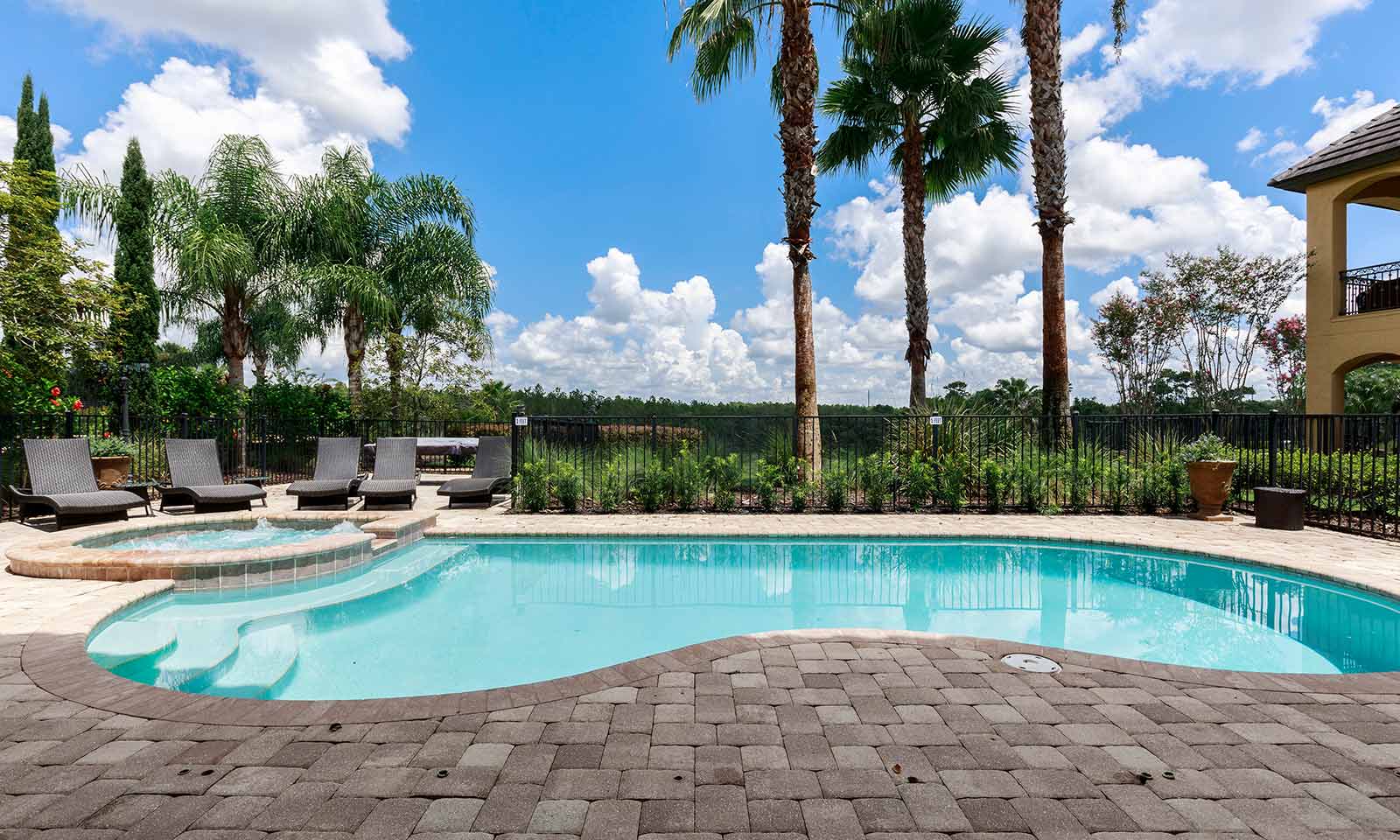 The Upscale Oasis - Image 6