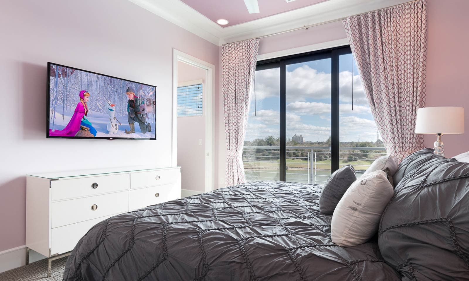 The Outstanding Oasis - Image 29