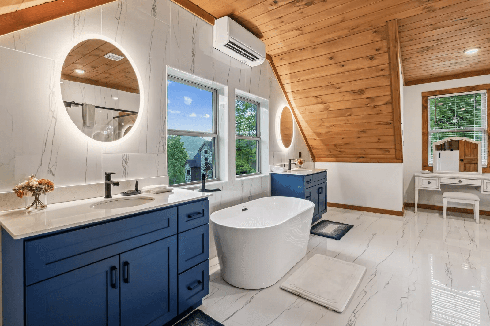 Royal Pool Retreat - Image 16