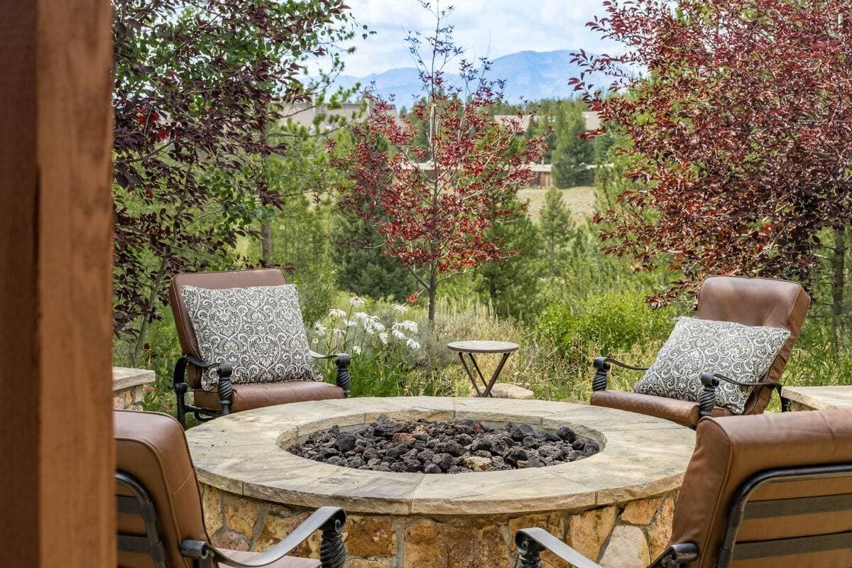 Four Sisters - Image 102