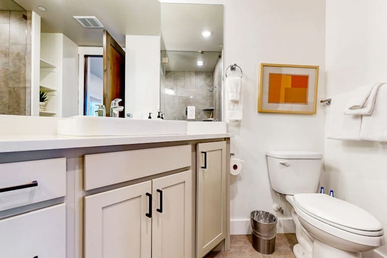 Designer Blackstone Condo - Image 15