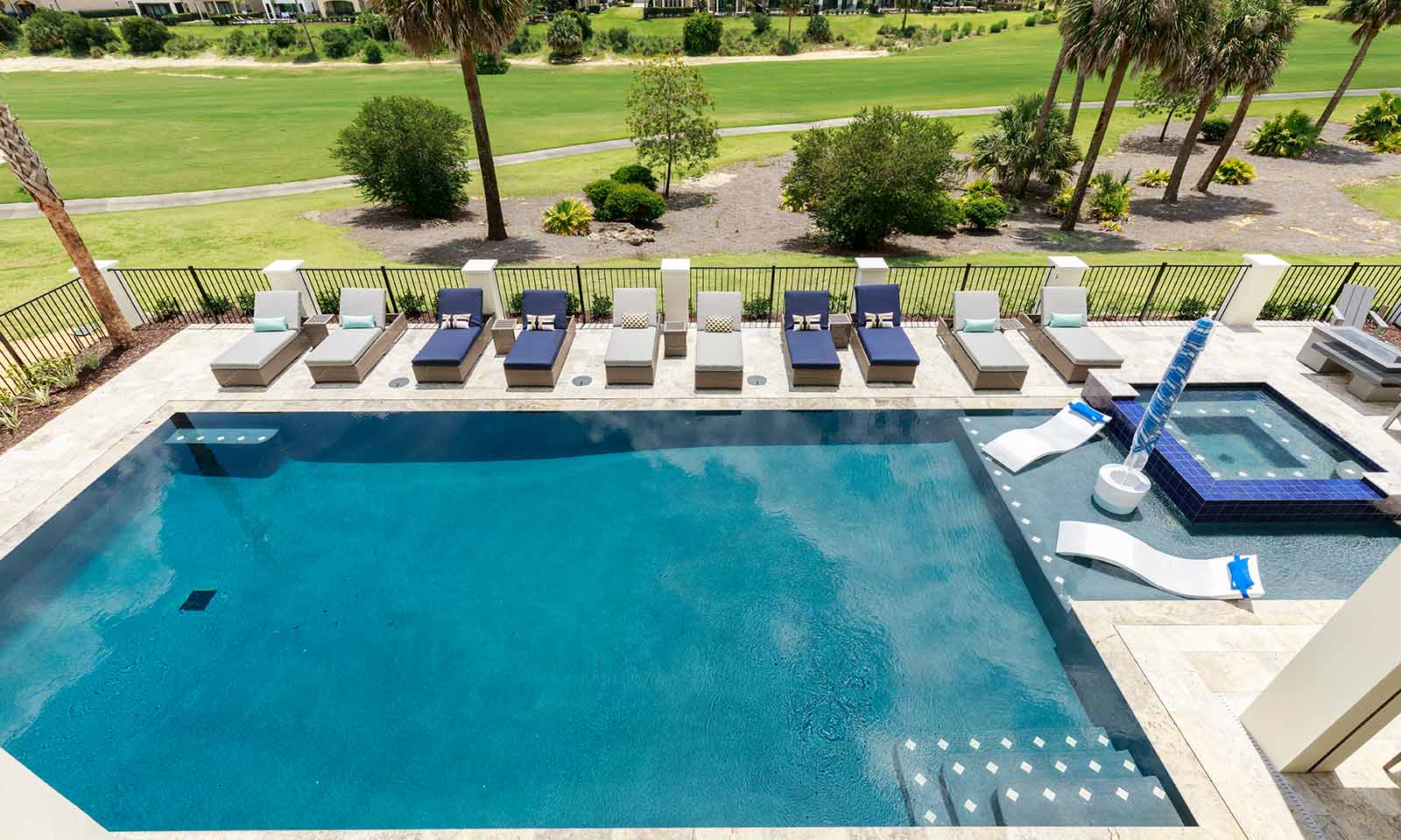 Luxurious Oasis - Image 2