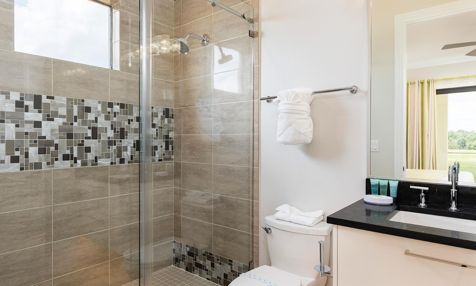 Luxurious Oasis - Image 16