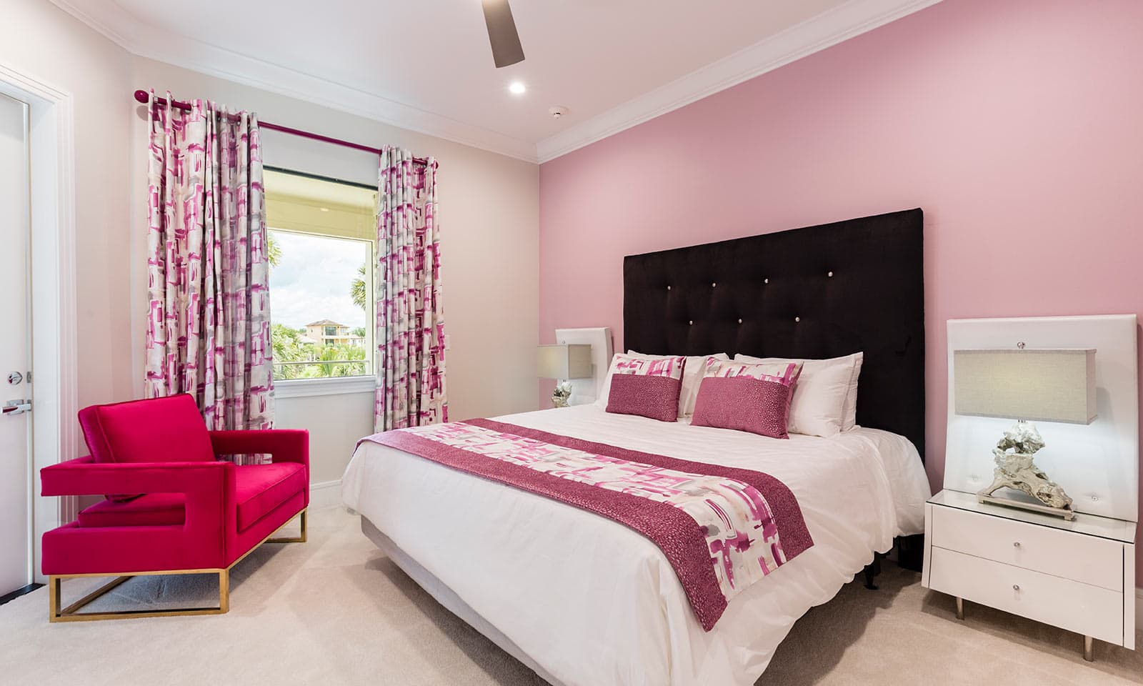 Luxurious Oasis - Image 17