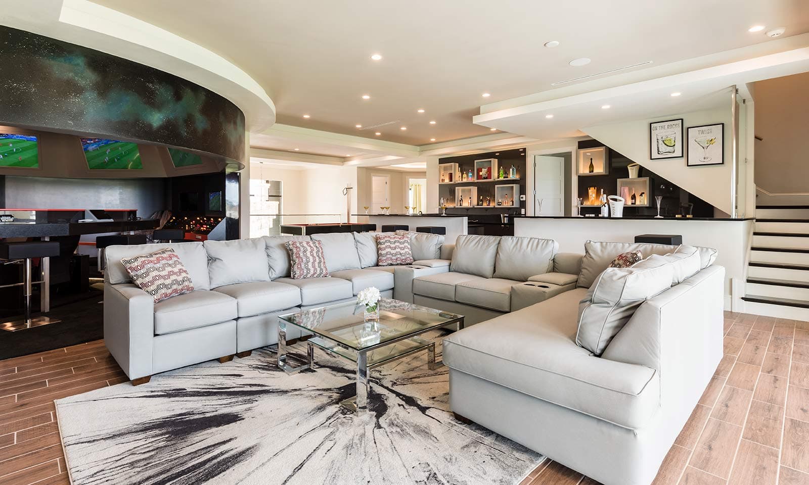 Luxurious Oasis - Image 3