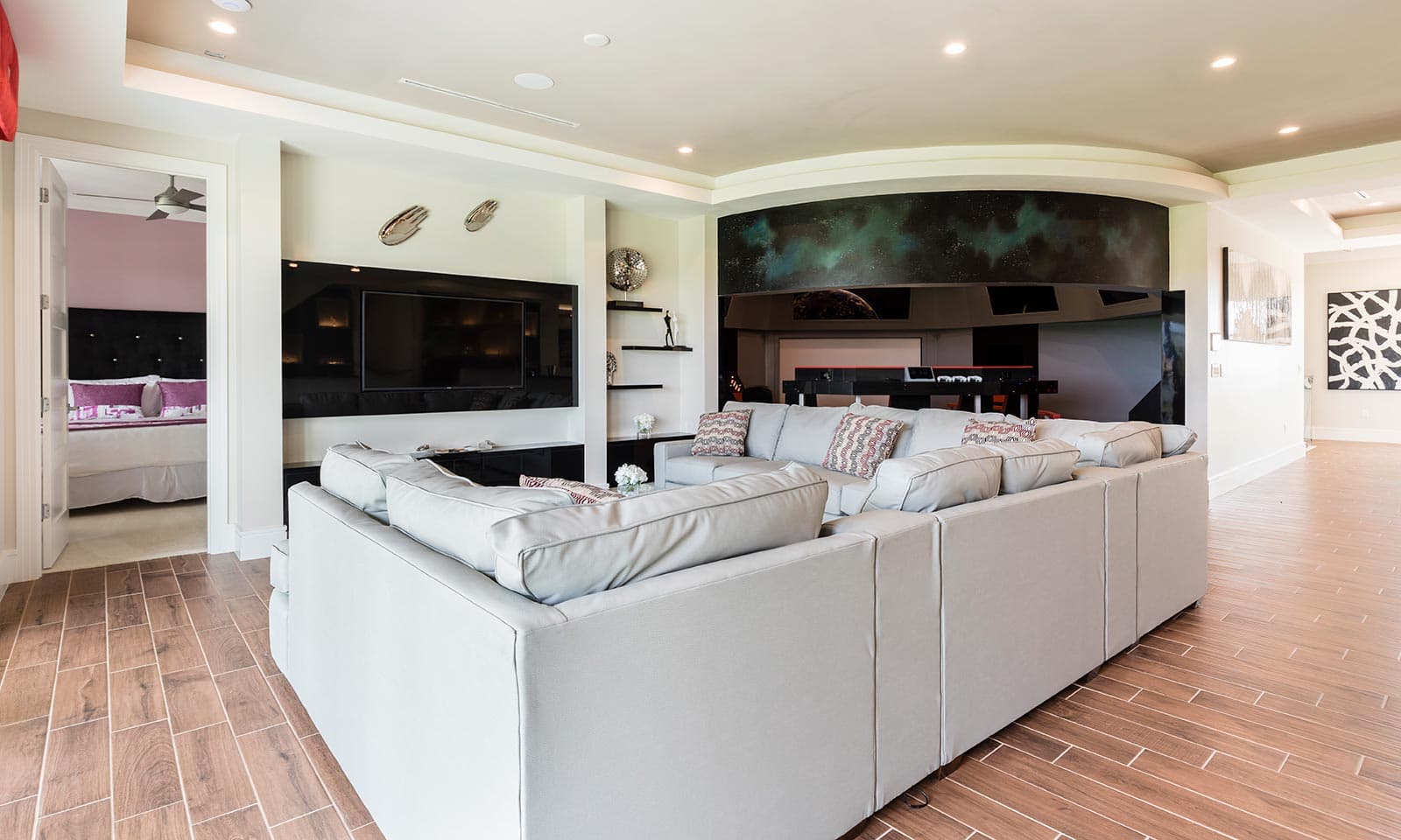 Luxurious Oasis - Image 44