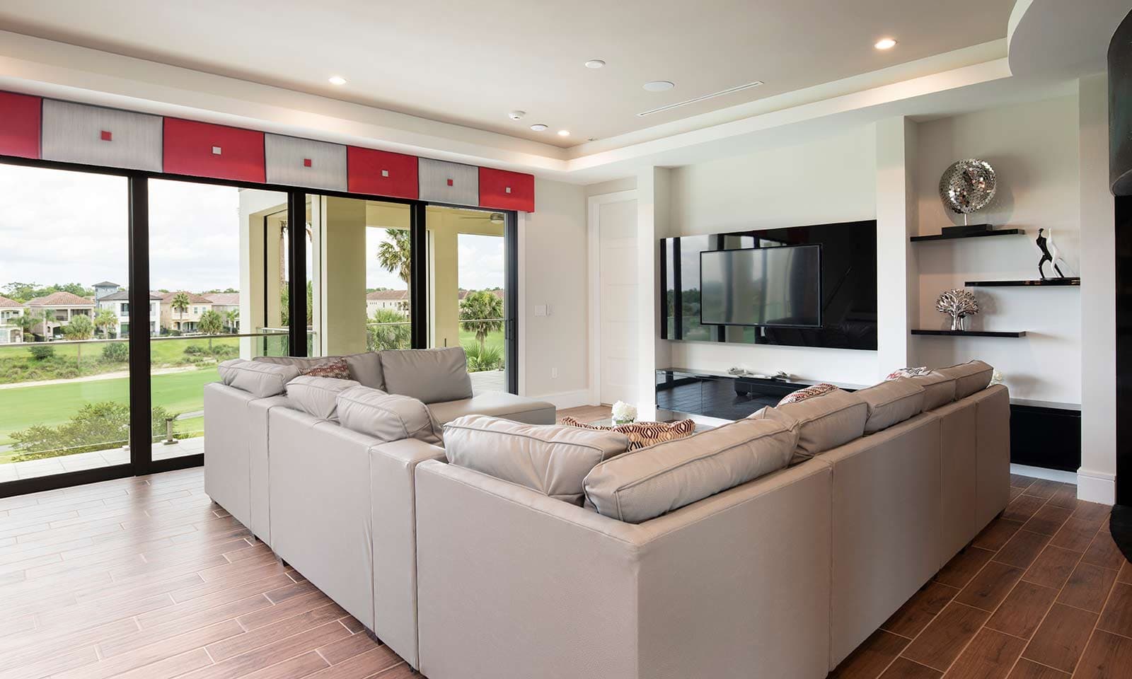 Luxurious Oasis - Image 45