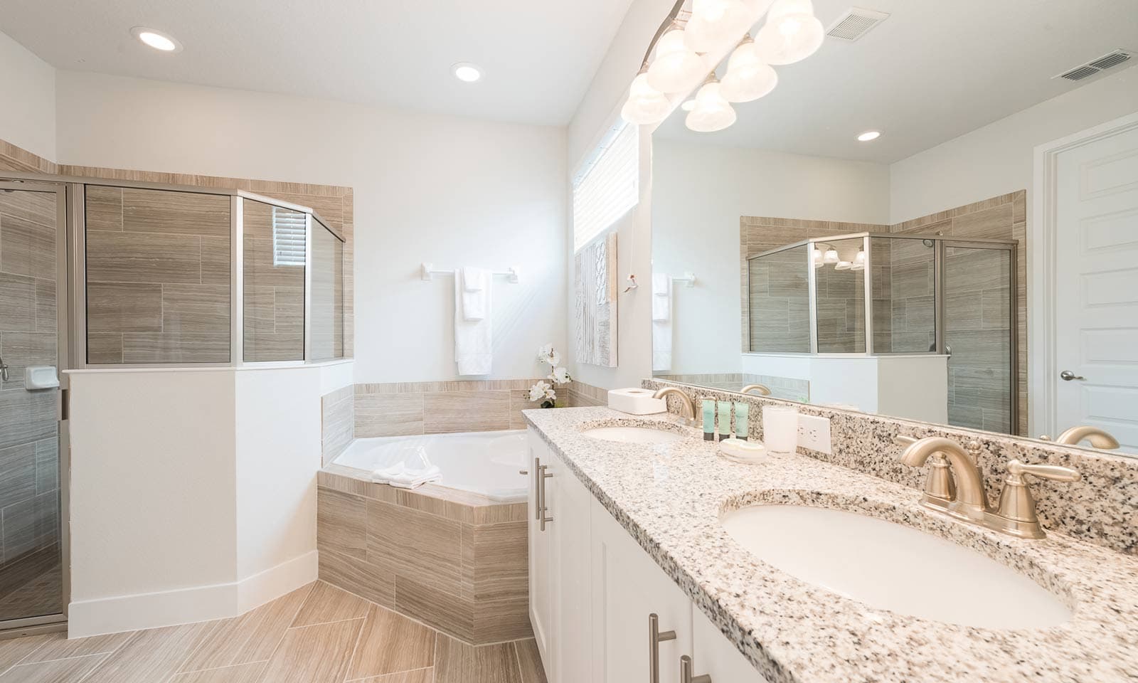 Modern Manse - Image 14