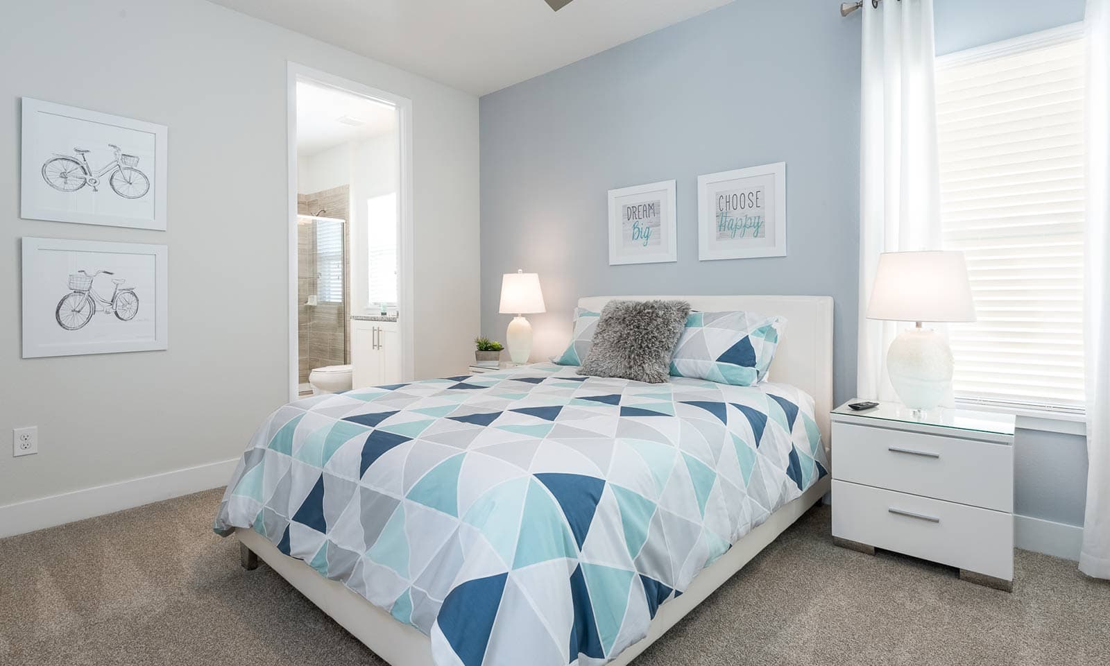 Modern Manse - Image 23