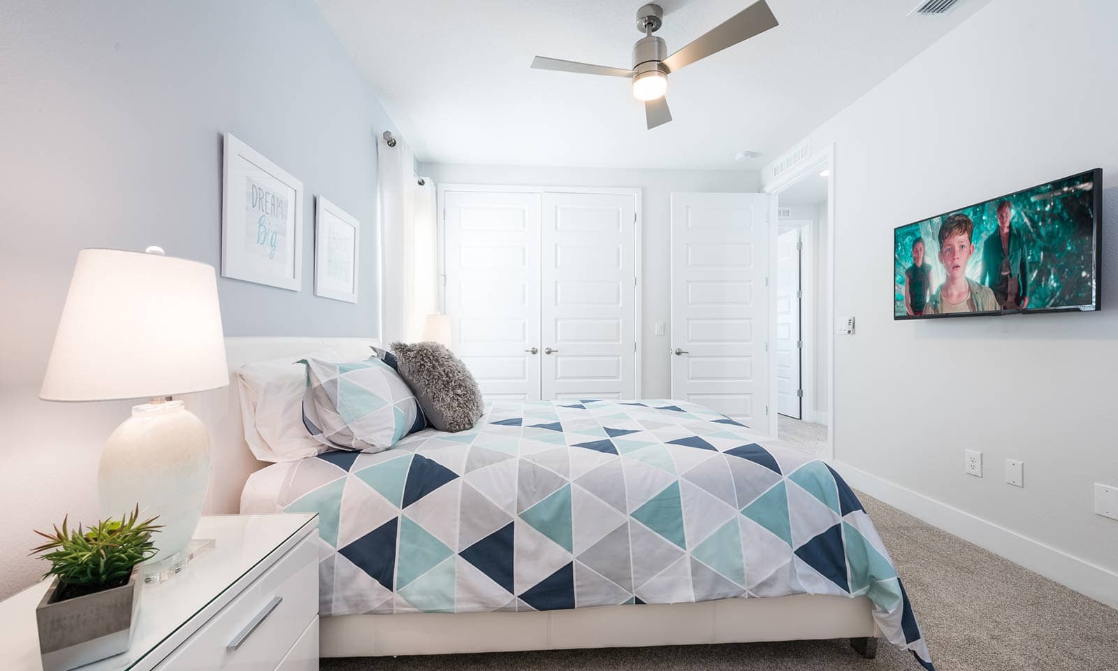 Modern Manse - Image 24