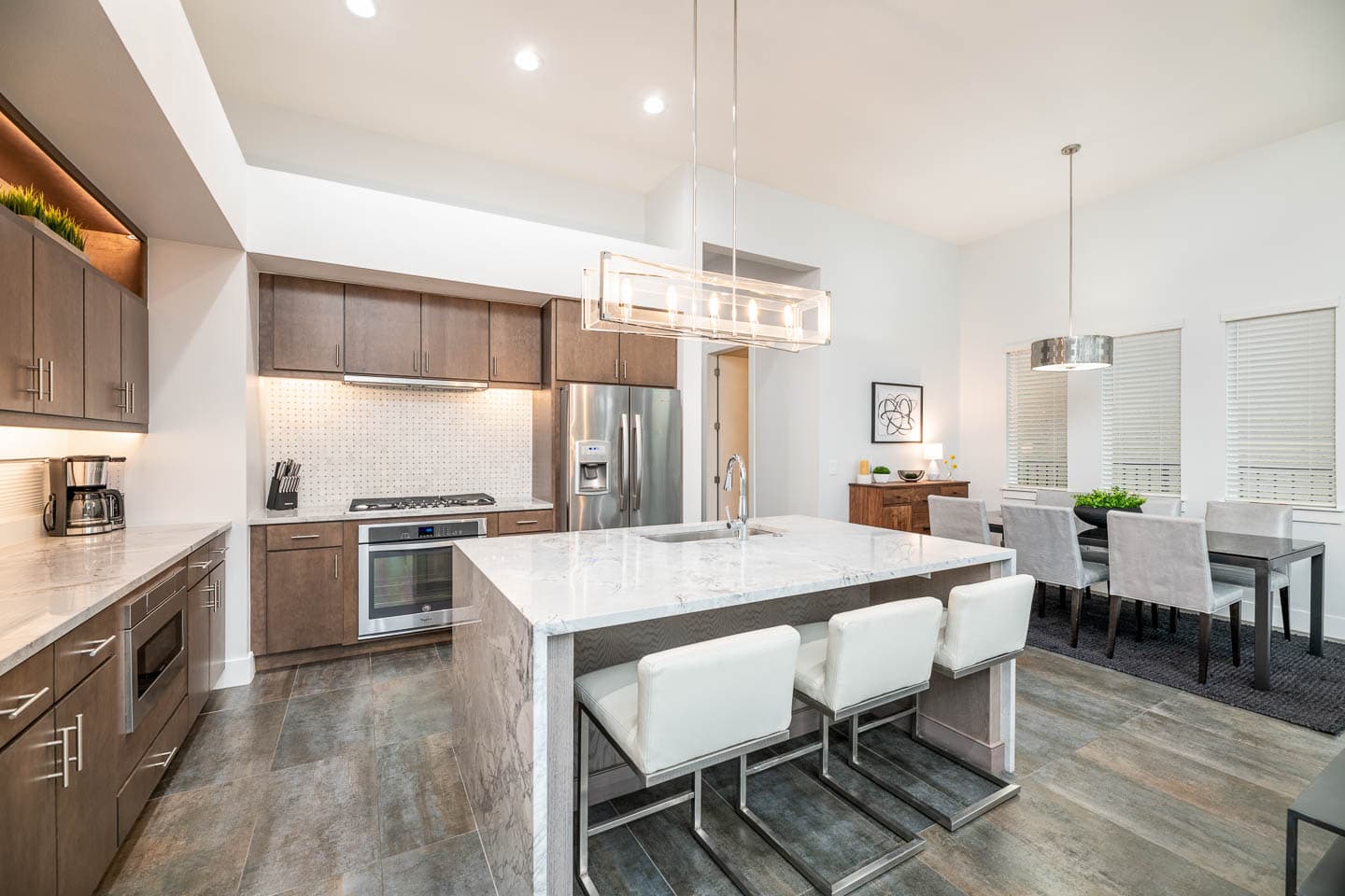 The Marvelously Mod Villa - Image 7