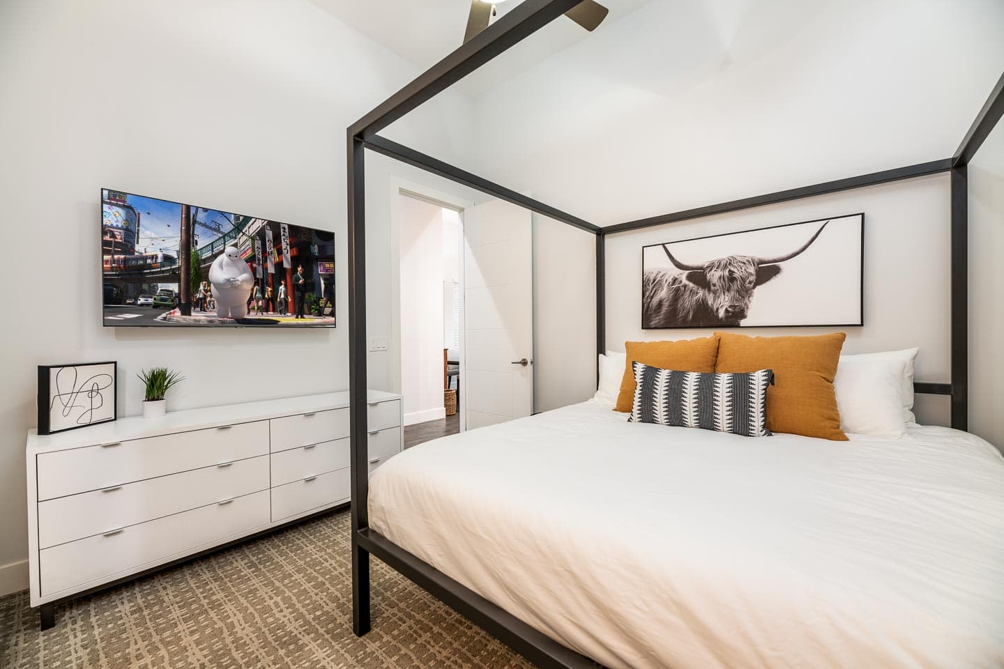 The Marvelously Mod Villa - Image 10