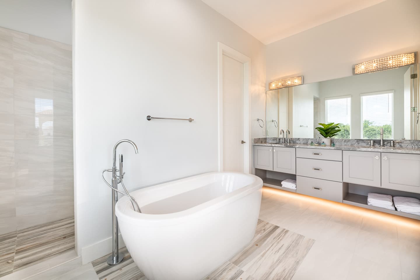 The Marvelously Mod Villa - Image 18