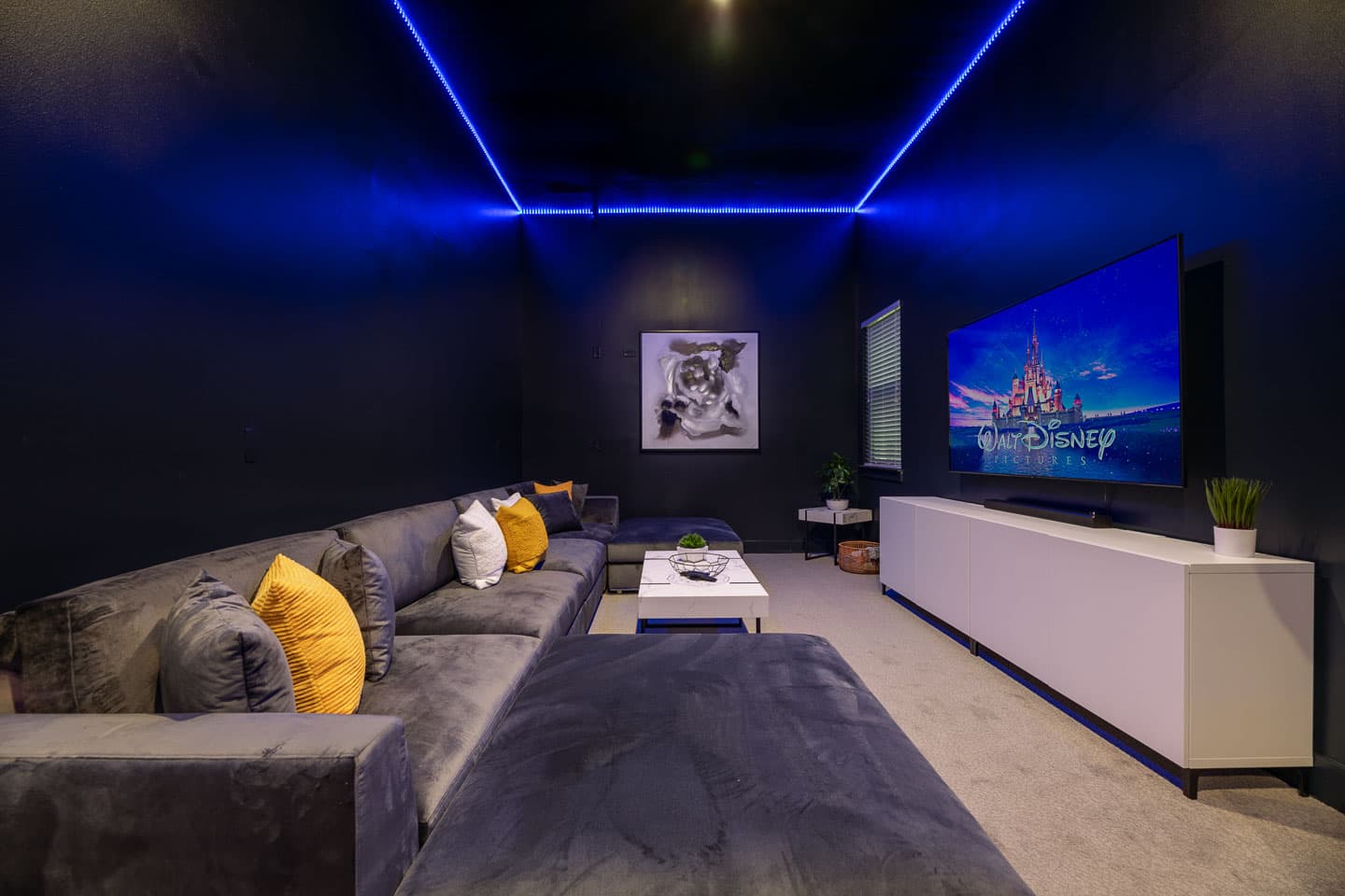 The Marvelously Mod Villa - Image 5