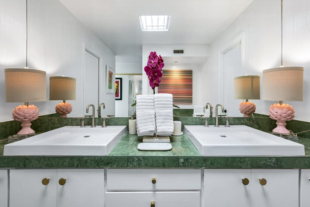 Monroe Hideaway - Image 17