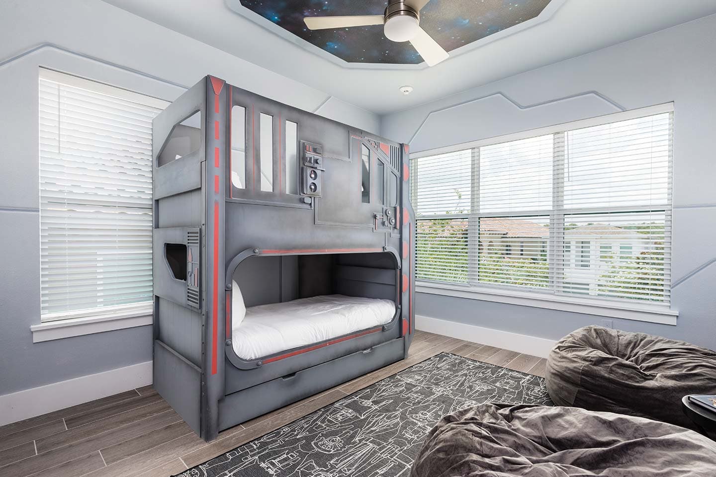 Modern Chic Mansion - Image 6