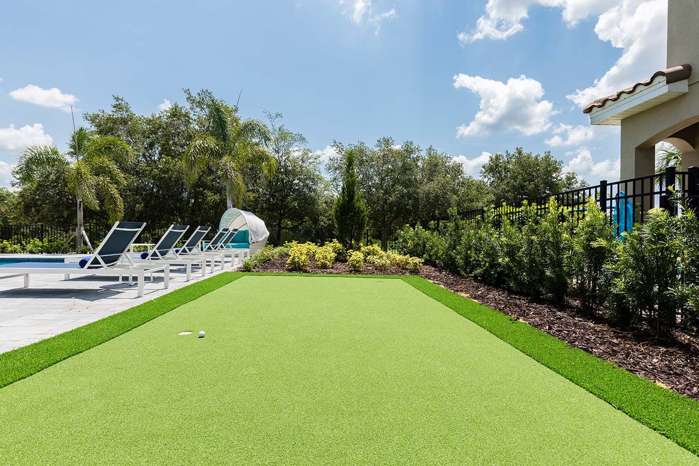 Modern Chic Mansion - Image 3