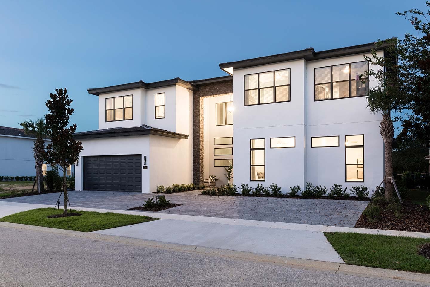 Modern Chic Mansion - Image 11