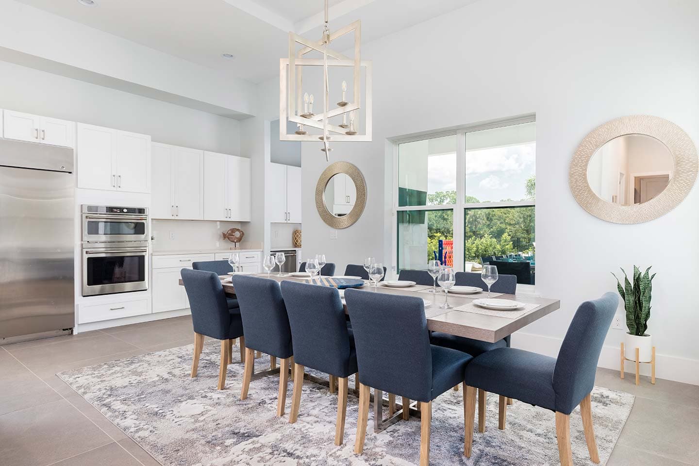 Modern Chic Mansion - Image 15