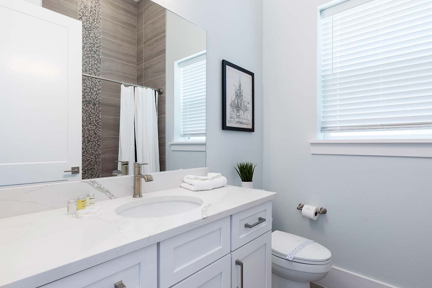 Modern Chic Mansion - Image 21