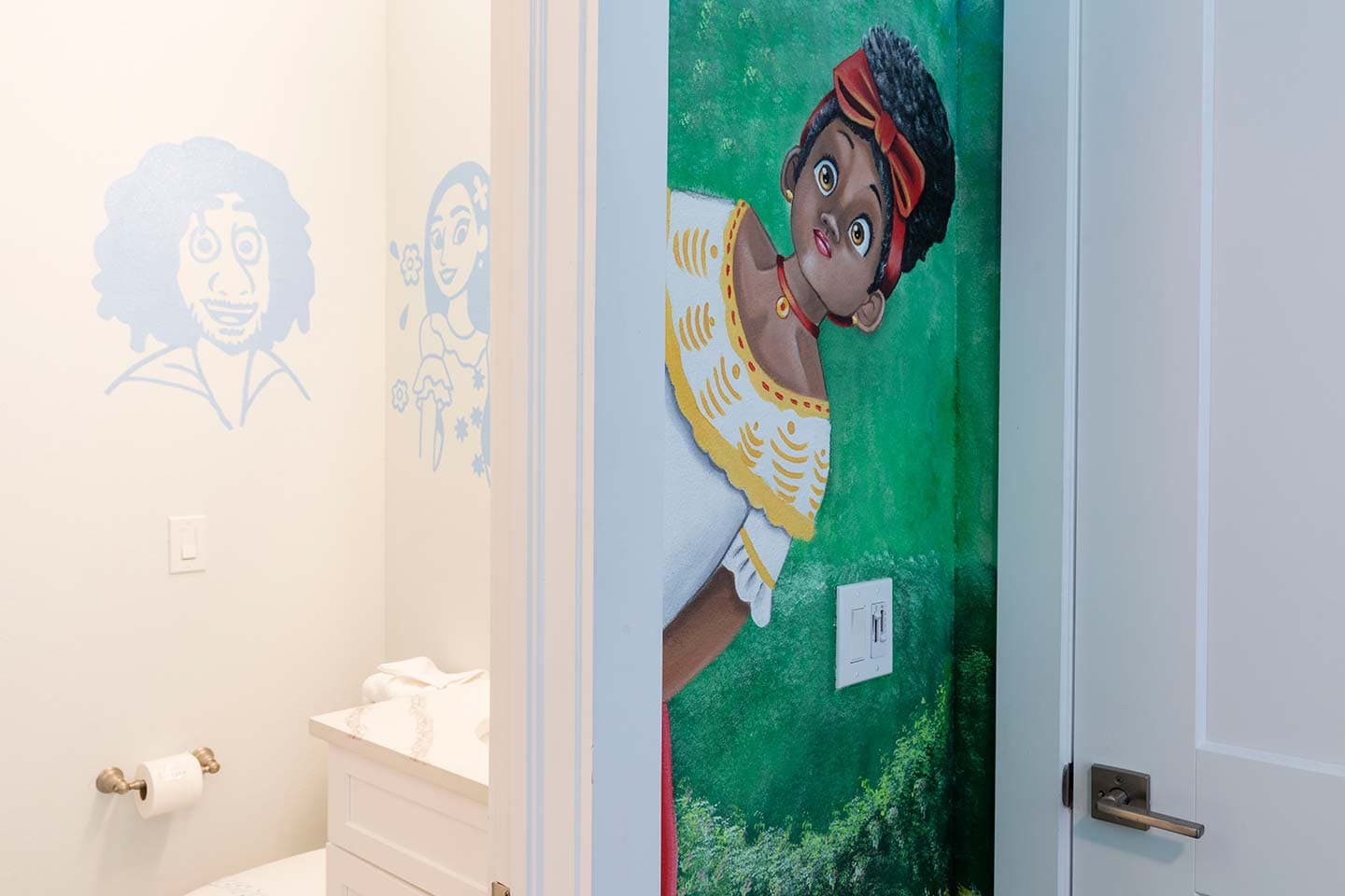 Modern Chic Mansion - Image 23