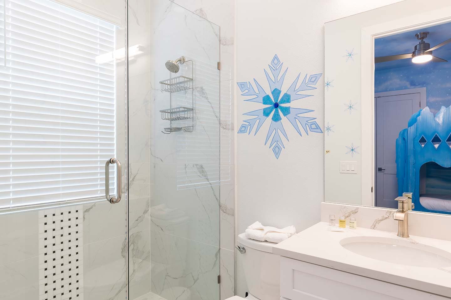 Modern Chic Mansion - Image 27