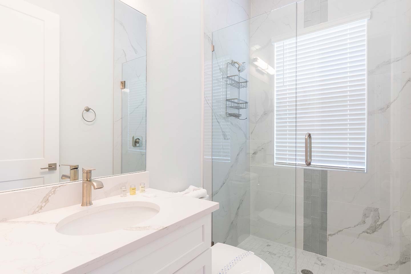 Modern Chic Mansion - Image 28